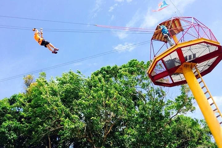 Rainforest Zipline in den Ausläufern des El Yunque